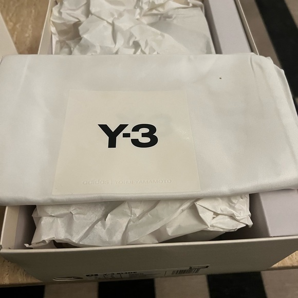 Y-3 Slides. UNISEX - Picture 8 of 9